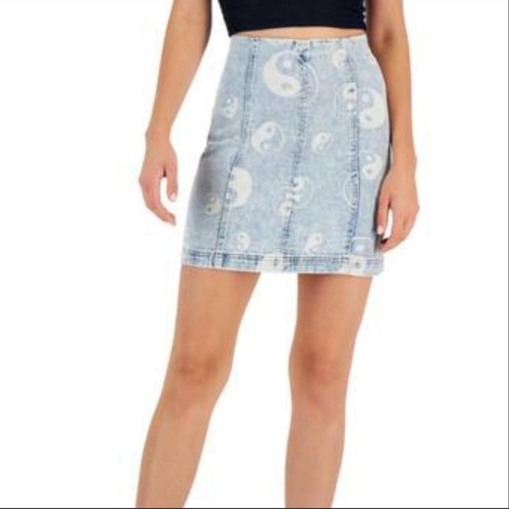 NWT Tinseltown women's light blue mini skirt.SIZE Medium.